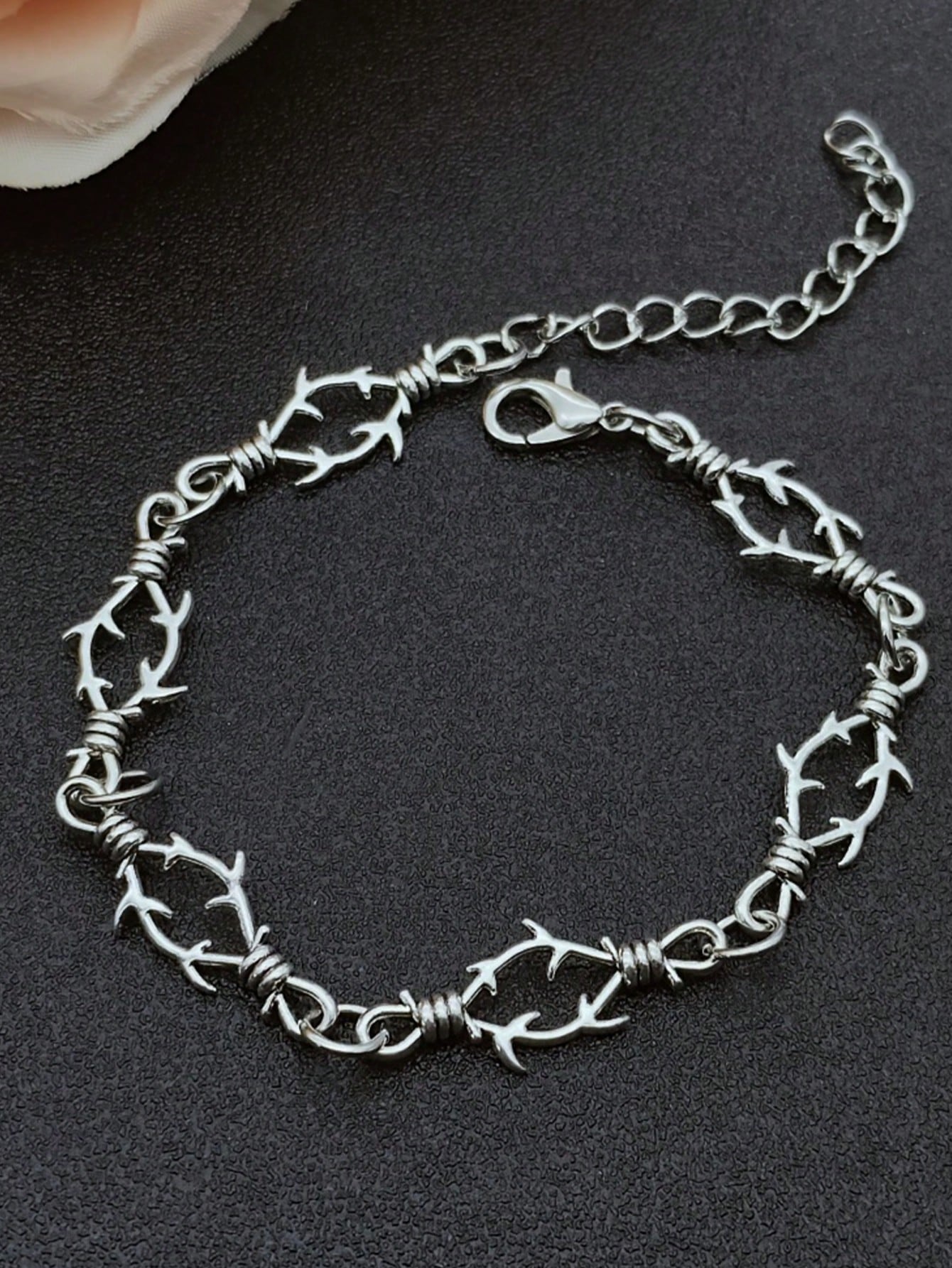 Men's Thorn Iron Belt Spiked Bracelet, Punk Hip Hop Style, High-Quality Bracelet, Hypoallergenic, Unique Style, Suitable For Everyday Wear And Dates.