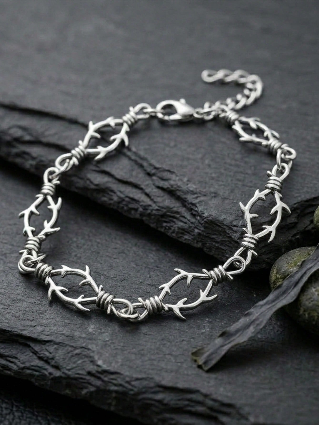 Men's Thorn Iron Belt Spiked Bracelet, Punk Hip Hop Style, High-Quality Bracelet, Hypoallergenic, Unique Style, Suitable For Everyday Wear And Dates.