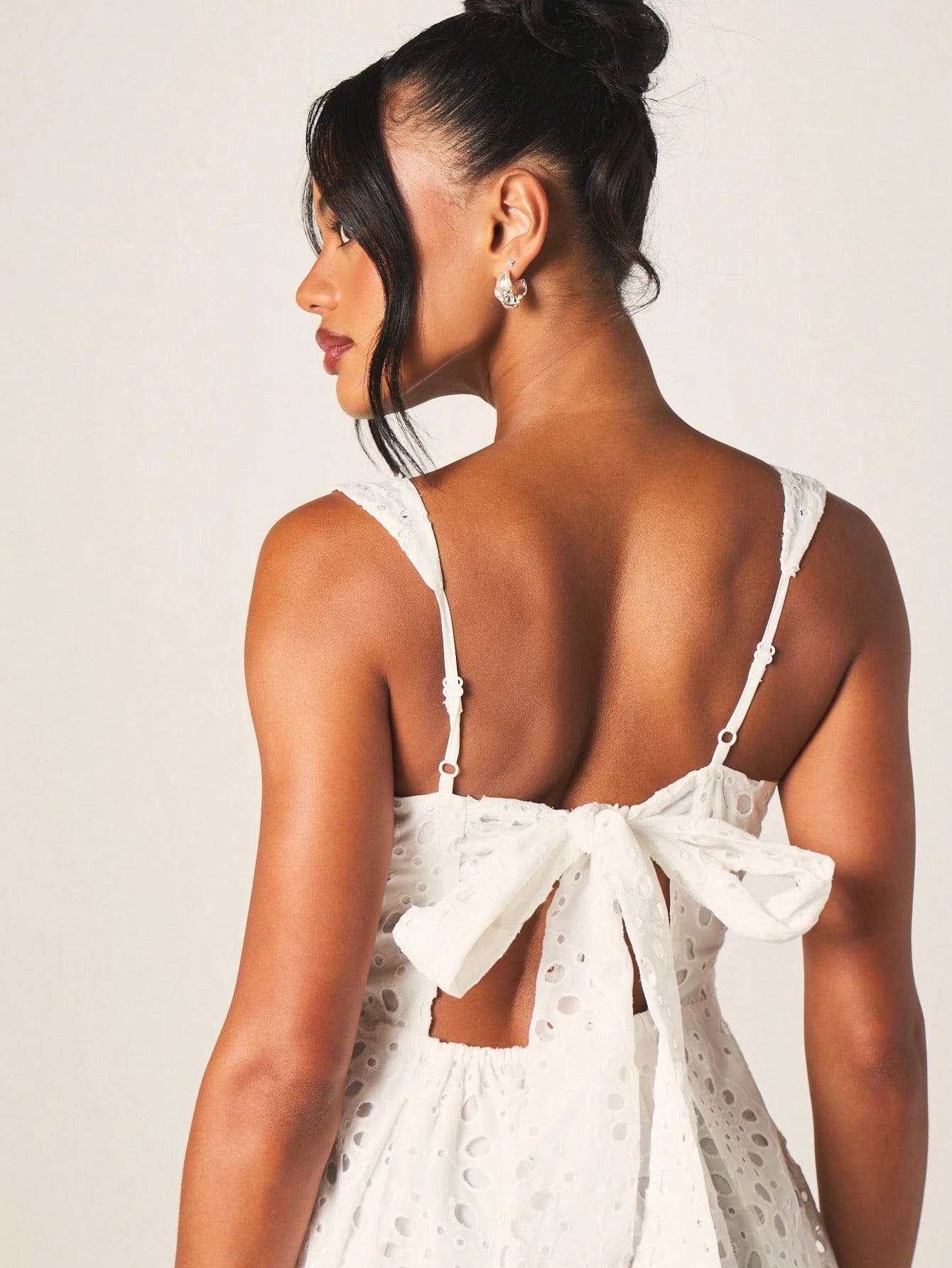 MISSGUIDED Eyelet Embroidered Square Neck Mini Dress With Bow Back And Adjustable Straps Summer Beach