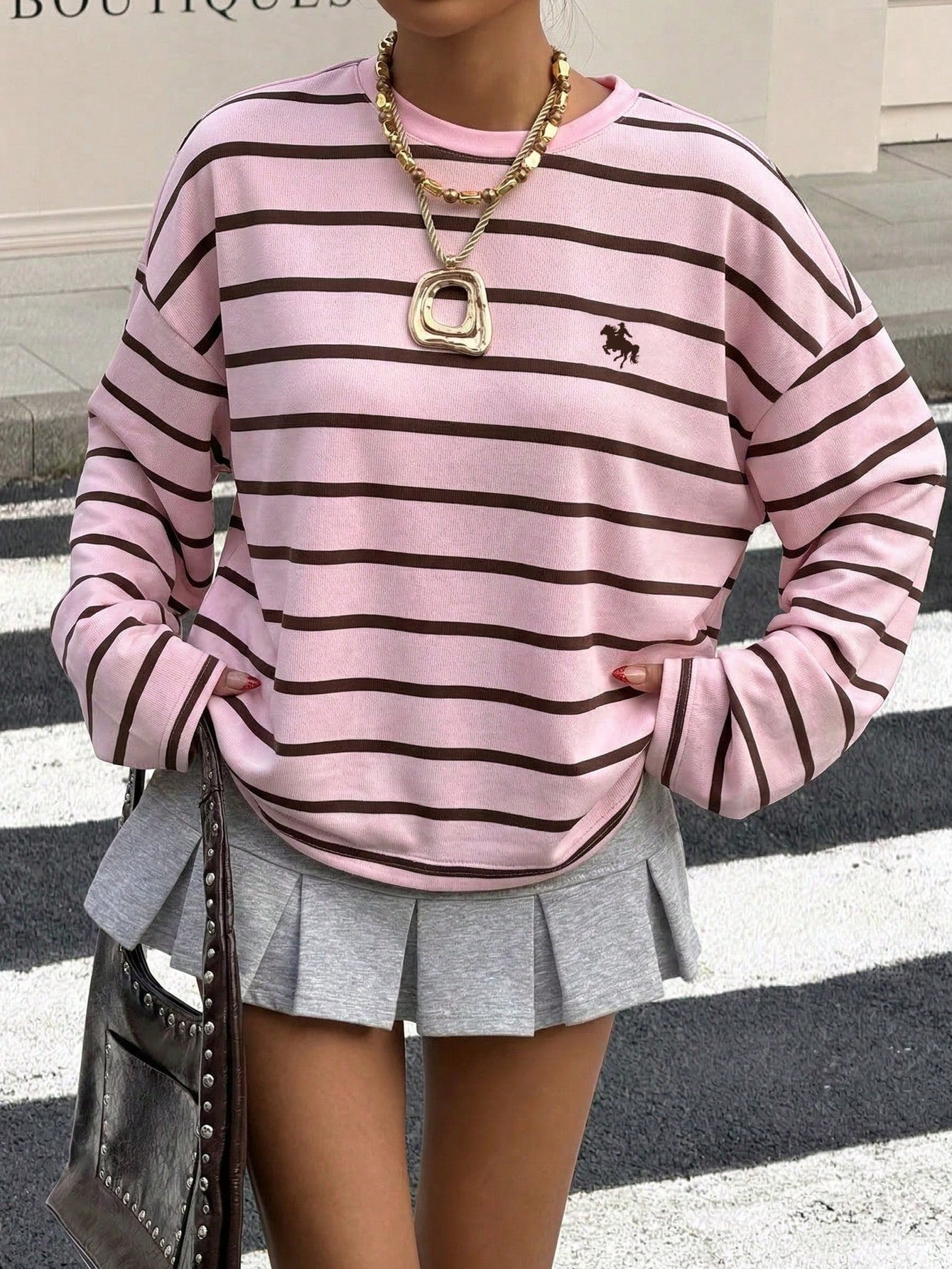 Muchica Plus Size Casual Minimalist Sports Streetwear Pink & Brown Striped Small Horse Logo Print T-Shirt, Music Festival Fall