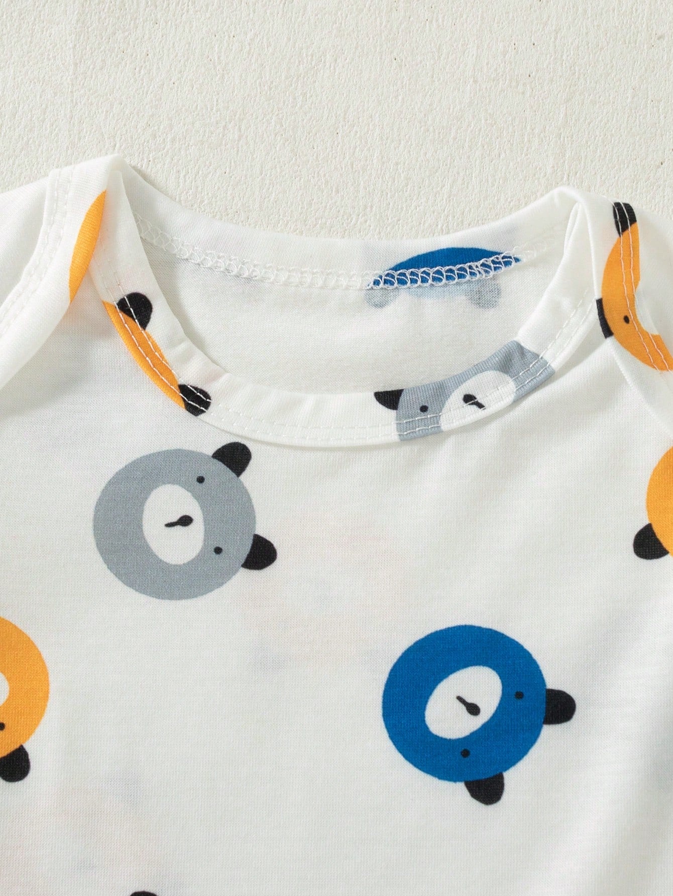 Newborn Baby Boy Bear Print Long Sleeve Jumpsuit, Paired With Bear Patch Sleeveless Bodysuit + Matching Hat; Fresh And Cute, Autumn Holiday Style, Soft And Skin-Friendly Fabric.