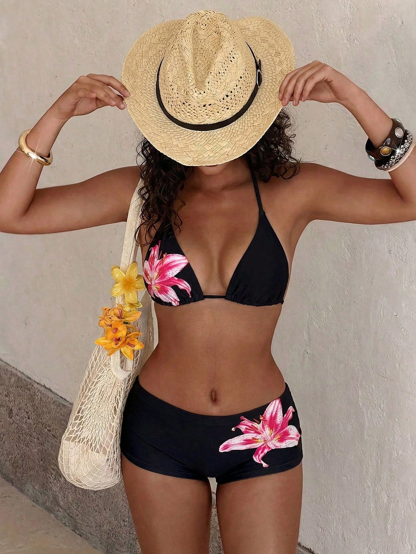 PEPPERMOLLY Fashionable Floral Swimwear: Black Backless Bikini Top + High-Waisted Shorts, Decorated With Vibrant Lily Flower Pattern- Stylish And Comfortable Swimwear Set, Suitable For Summer Vacatio