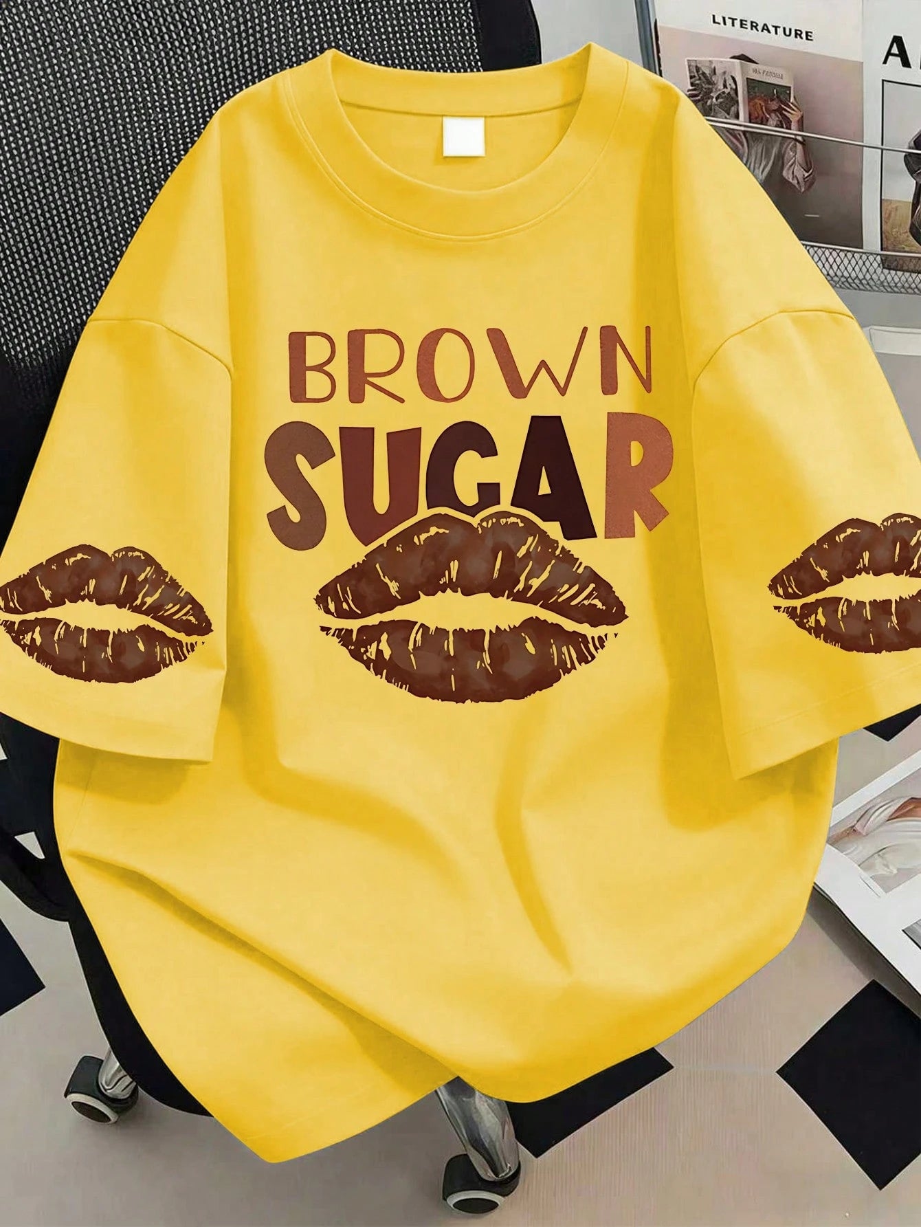 Plus Size Women's Round Neck Lip & Letter Print Graphic T-Shirt, Suitable For Summer Vacation, New Year Gift, Valentine's Day Gift, Suitable For Daily Wear, Outing, Festival, Beach, Party, Birthday, B