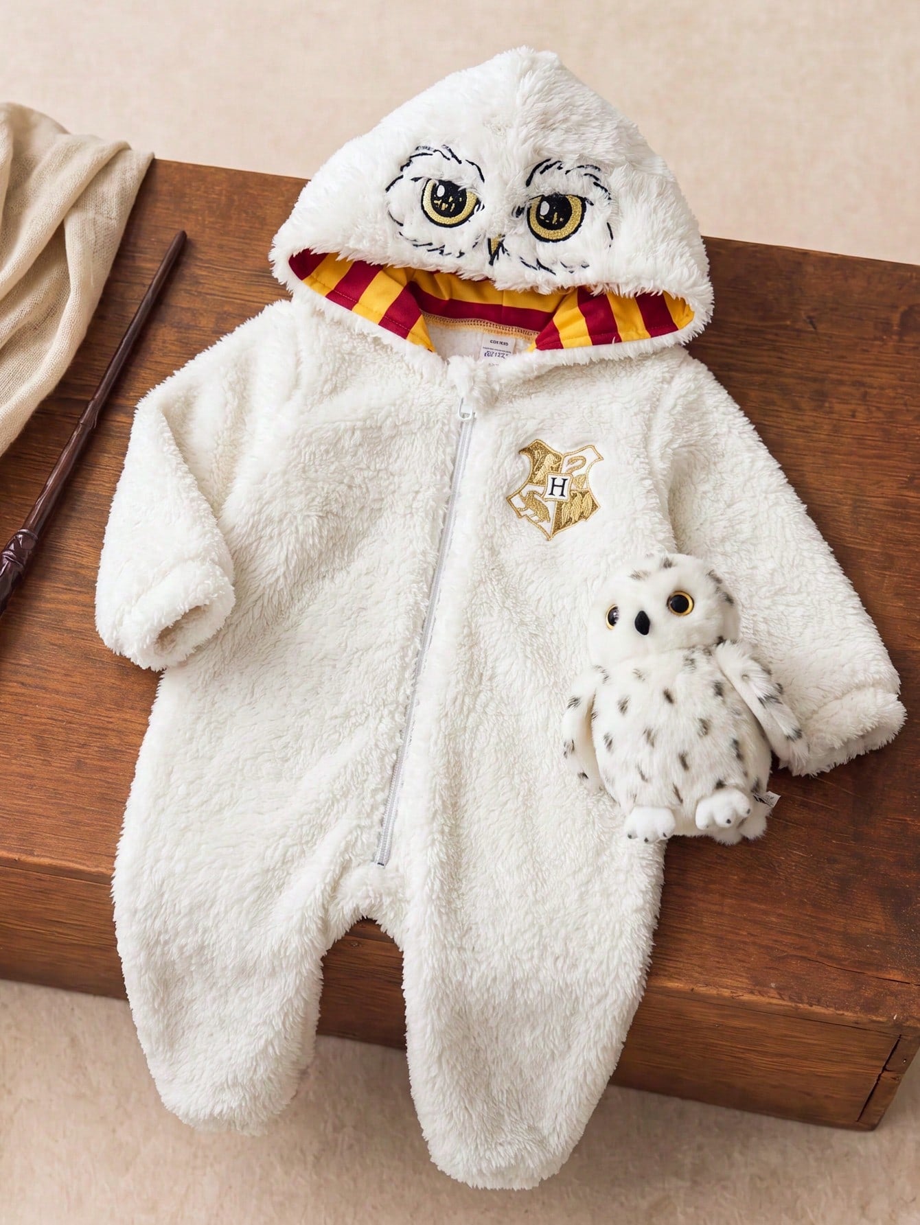 PrepCrw HARRY POTTER X 1pc Baby Boy Comfortable Versatile Fashion Casual Minimalist All-Match Solid Color Plush White Hedwig Pattern Embroidered Hooded Romper Long Pants, Suitable For Indoor, Da