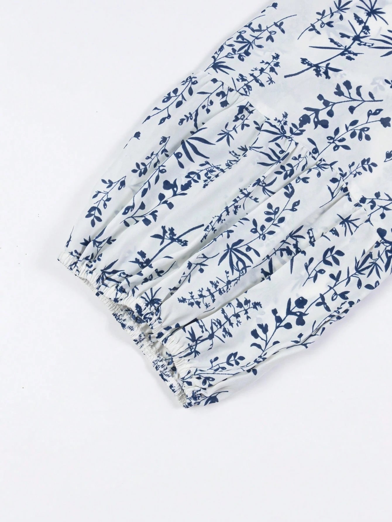 Resyla Plus Size French Blue And White Ditsy Floral Blouse, Loose Fit Lantern Sleeves, Flattering Slimming Casual Top, 3/4 Sleeve Button-Front Design, Plus Size Babydoll Blouse