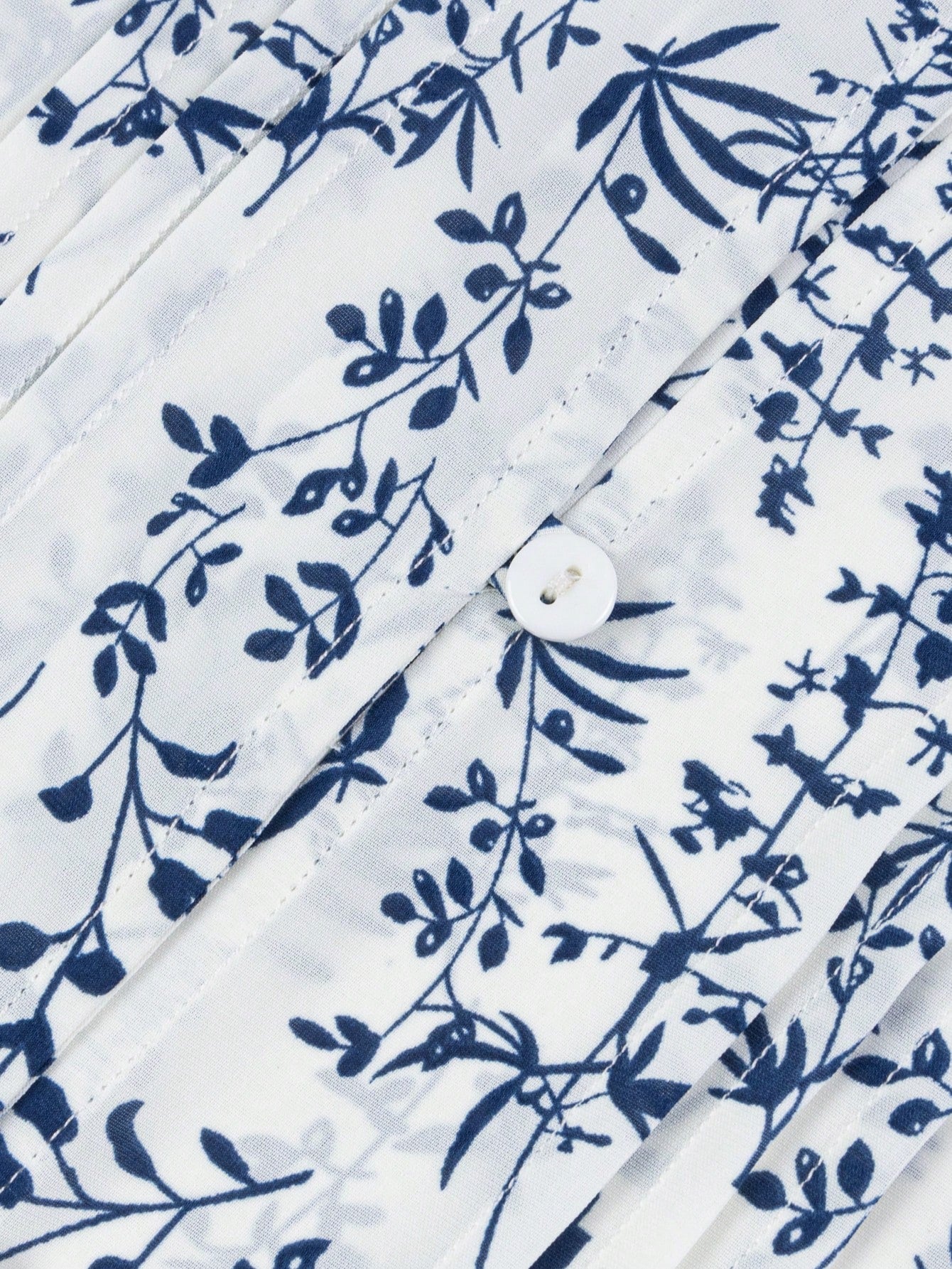 Resyla Plus Size French Blue And White Ditsy Floral Blouse, Loose Fit Lantern Sleeves, Flattering Slimming Casual Top, 3/4 Sleeve Button-Front Design, Plus Size Babydoll Blouse