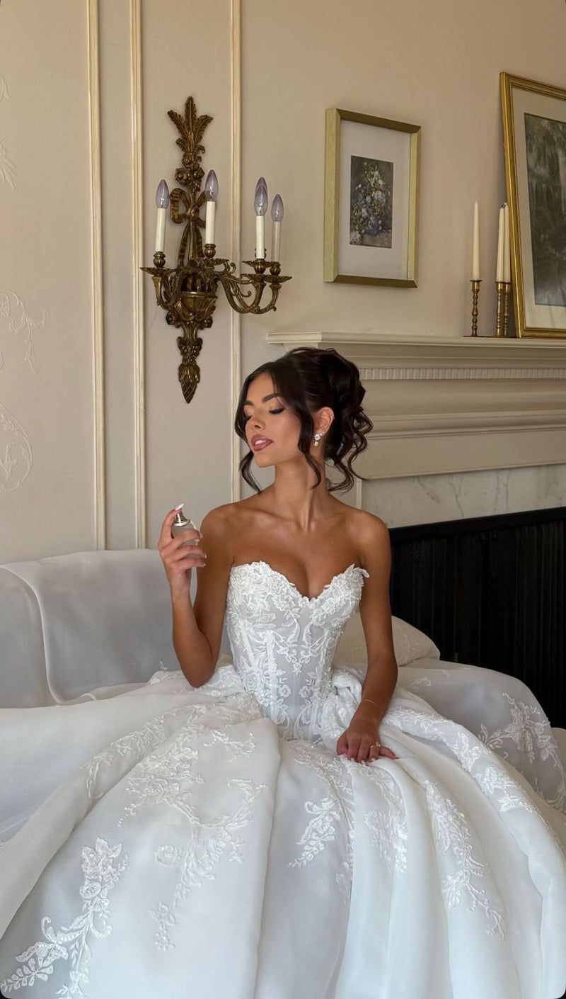 Romantic White Applique Wedding Gown Lace Bridal Dress,AST2095