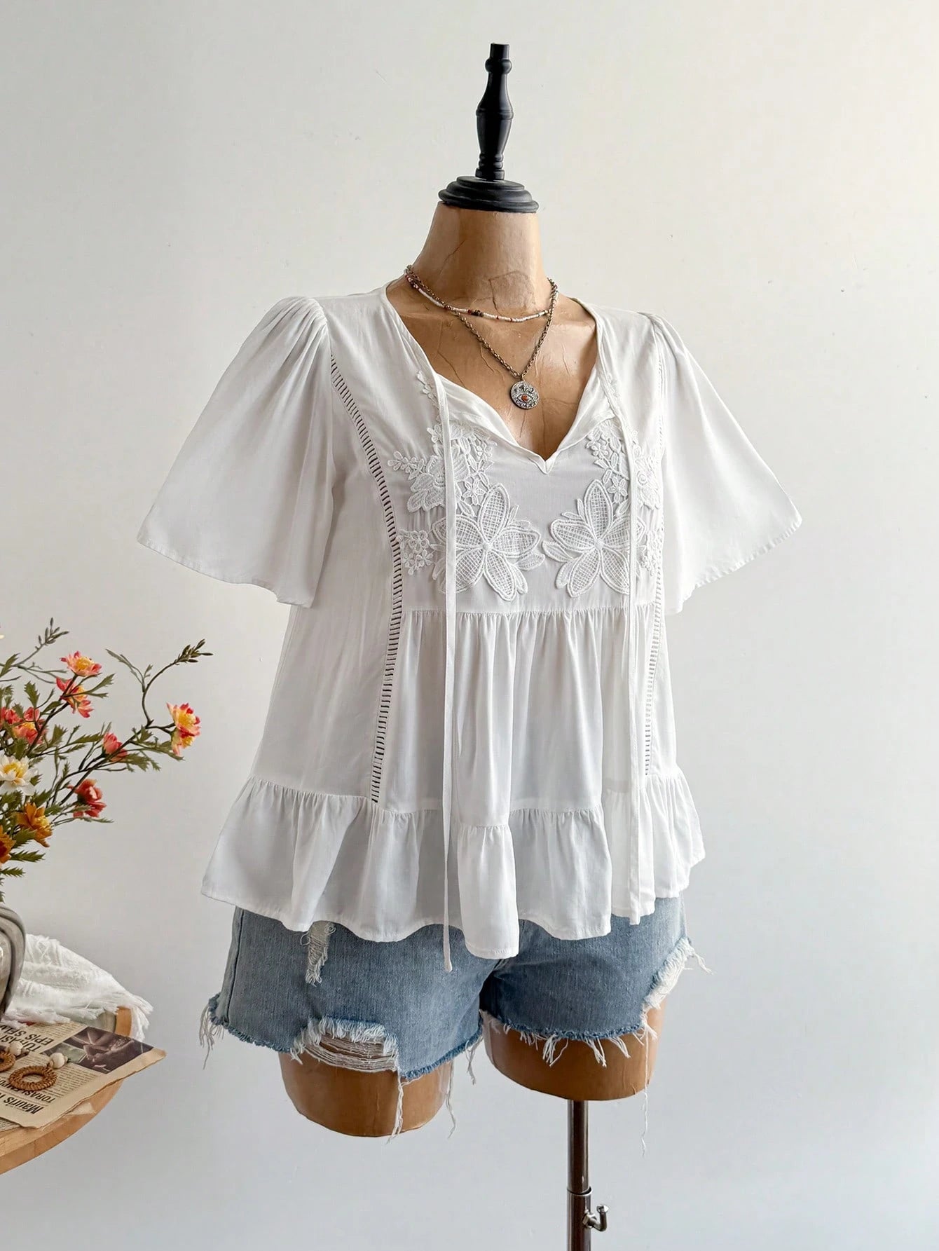 Rusttydustty Bohemian Style White Lace Embroidered V-Neck Loose Ruffle Sleeve Women's Vacation Top, Suitable For Autumn/Winter Summer