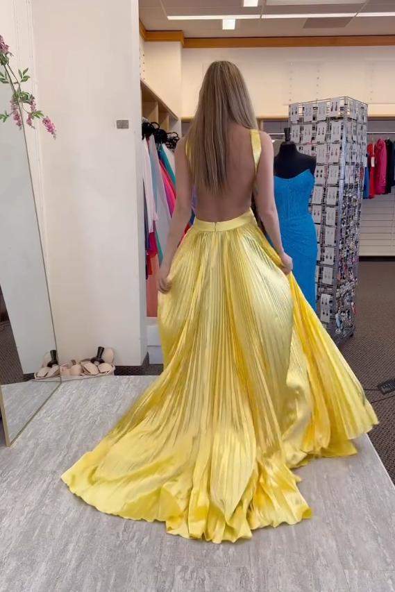 Sexy Halter Yellow Keyhole Pleated A-line Dress