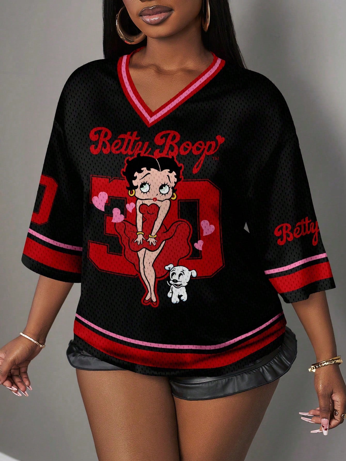 Slaydiva Betty Boop x Plus Size Casual Cute Black & Red Contrast V-Neck Loose Dropped Shoulder Minimalist V-Neck T-Shirt, Suitable For Summer