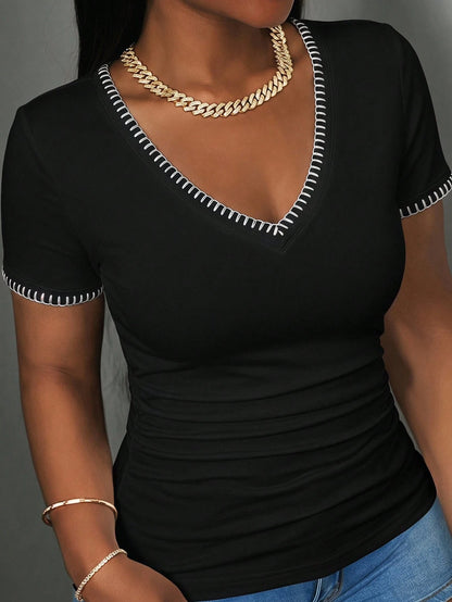 Slaydiva Casual Minimalist V-Neck T-Shirt With Shell Embroidery, Plus Size