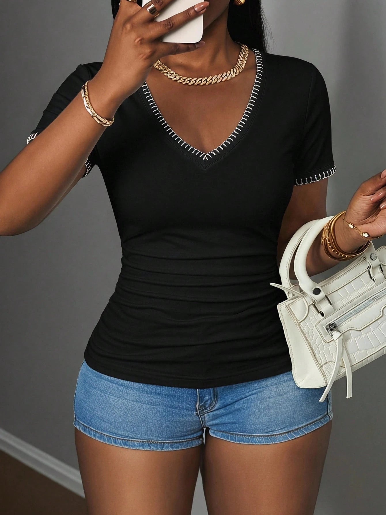 Slaydiva Casual Minimalist V-Neck T-Shirt With Shell Embroidery, Plus Size