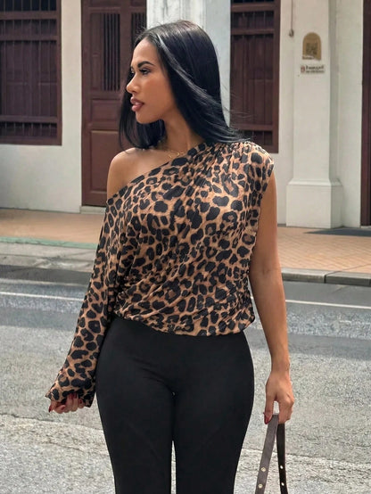Slaydiva New Summer/Fall Women's Plus Size One Shoulder Top With Ruched Detail Short Sleeve/Y2K/Sexy/Club/Holiday/Streetwear/Sexy/Going Out/Rave/Leopard Print