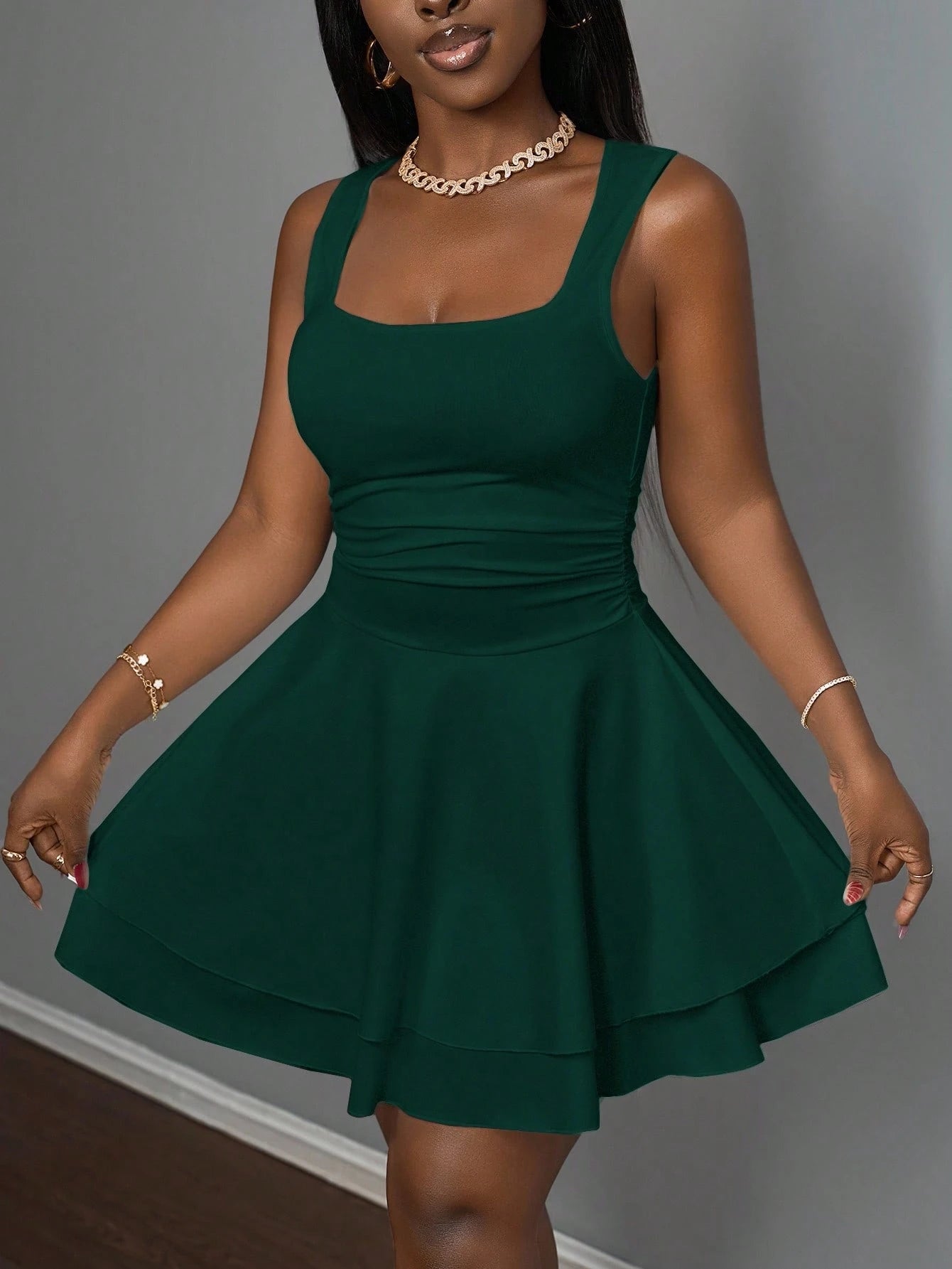 Slaydiva Women's Casual Basic Sleeveless Ruched Layered A-Line Short Dress, Minimalist Design