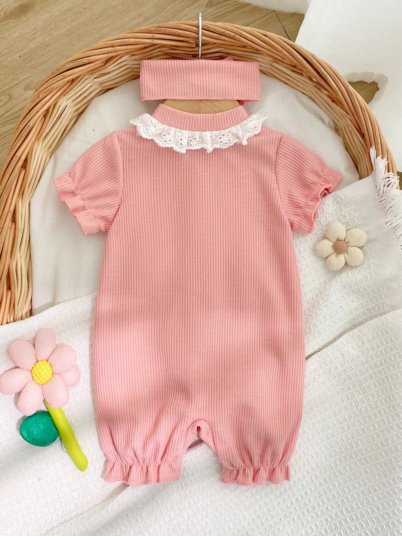 Soft & Skin-Friendly Floral Embroidered Lace Collar Short Sleeve Romper With Matching Bow Headband, Sweet & Adorable For Baby Photo Shoot And Daily Wear