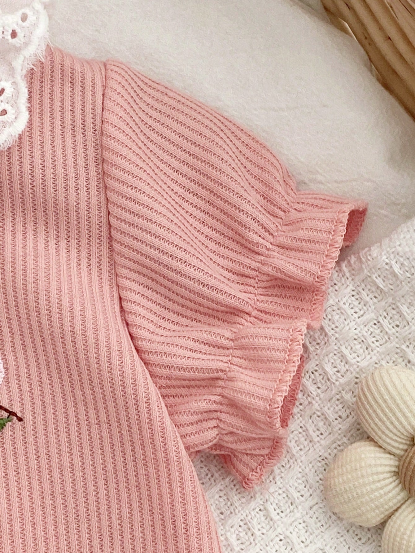 Soft & Skin-Friendly Floral Embroidered Lace Collar Short Sleeve Romper With Matching Bow Headband, Sweet & Adorable For Baby Photo Shoot And Daily Wear