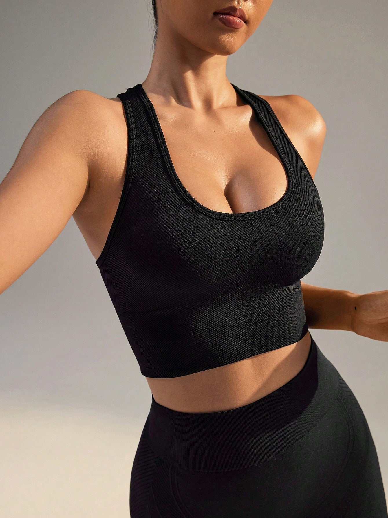 Solid Color Sleeveless Seamless Sports Bra, Simple Wireless Padded Athletic Top, Casual Daily Wear For Yoga Gym Running Travel Street Athleisure Outfi