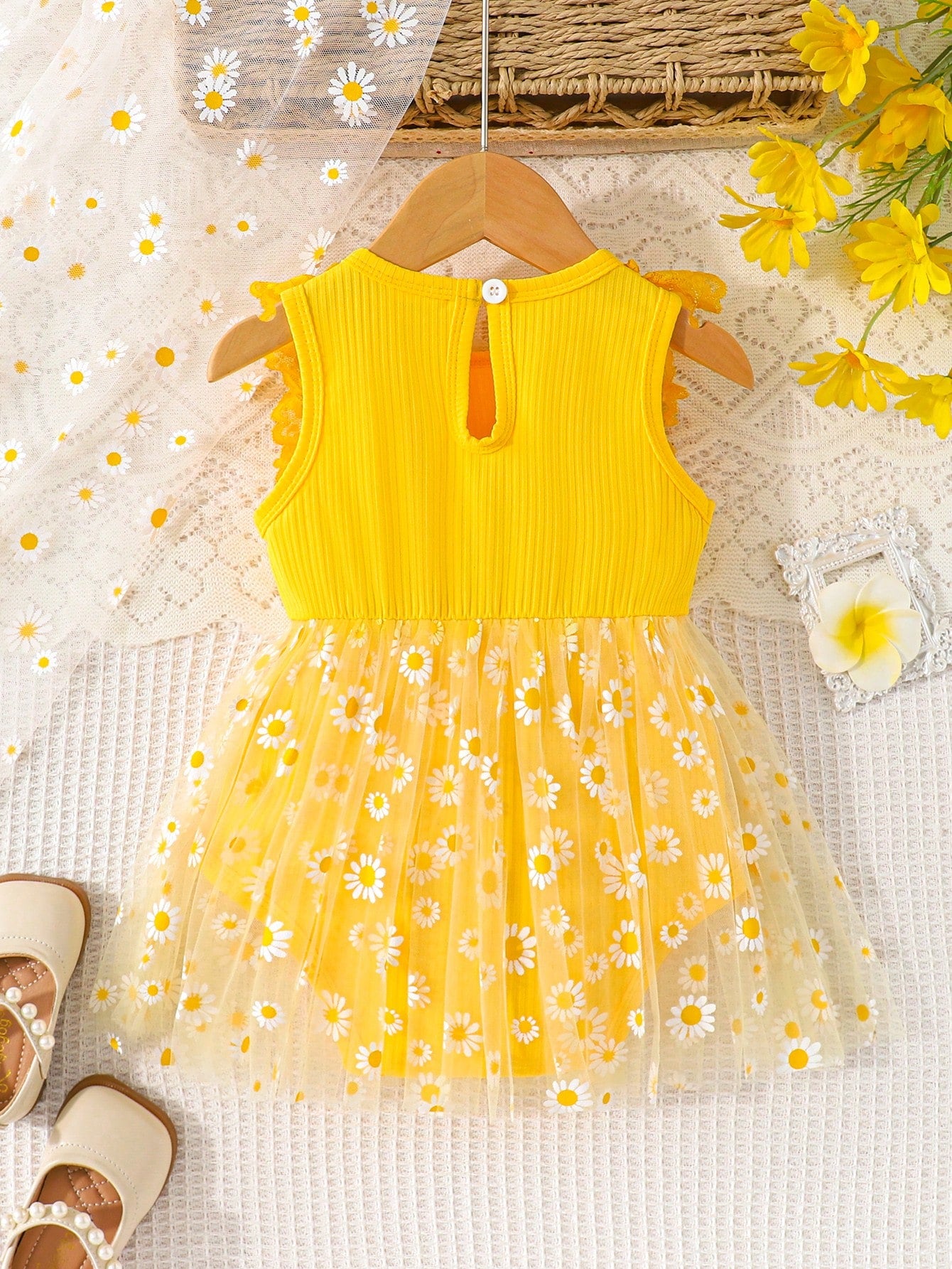 Souflis Souflis Newborn Baby Girl Summer Yellow Sweet Princess Style Lace Bow Flower Embroidery Sleeveless Jumpsuit, Loose Ruffle Edge Design, Suitable For Daily Outings, Leisure Travel, Family Gather