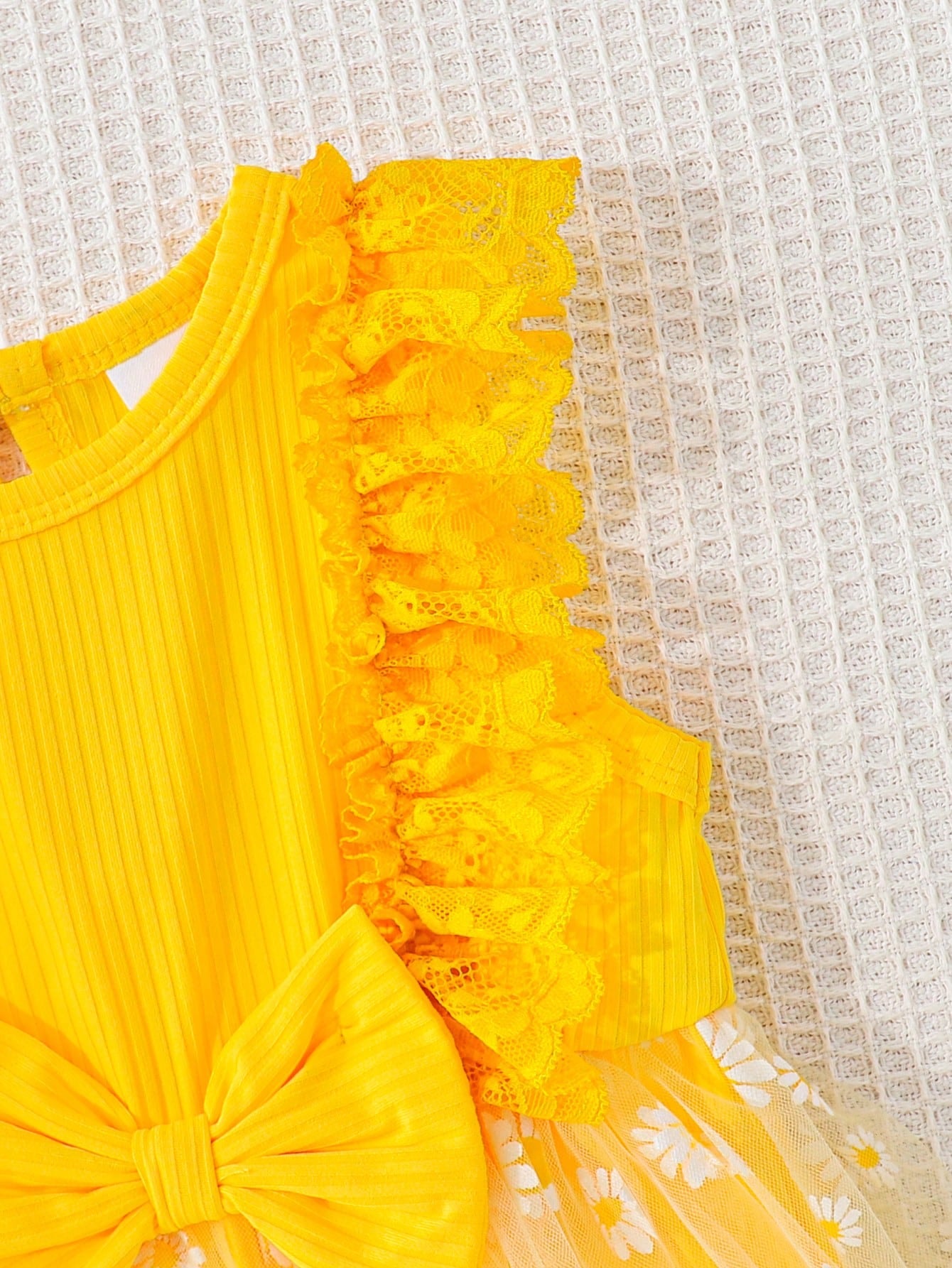 Souflis Souflis Newborn Baby Girl Summer Yellow Sweet Princess Style Lace Bow Flower Embroidery Sleeveless Jumpsuit, Loose Ruffle Edge Design, Suitable For Daily Outings, Leisure Travel, Family Gather