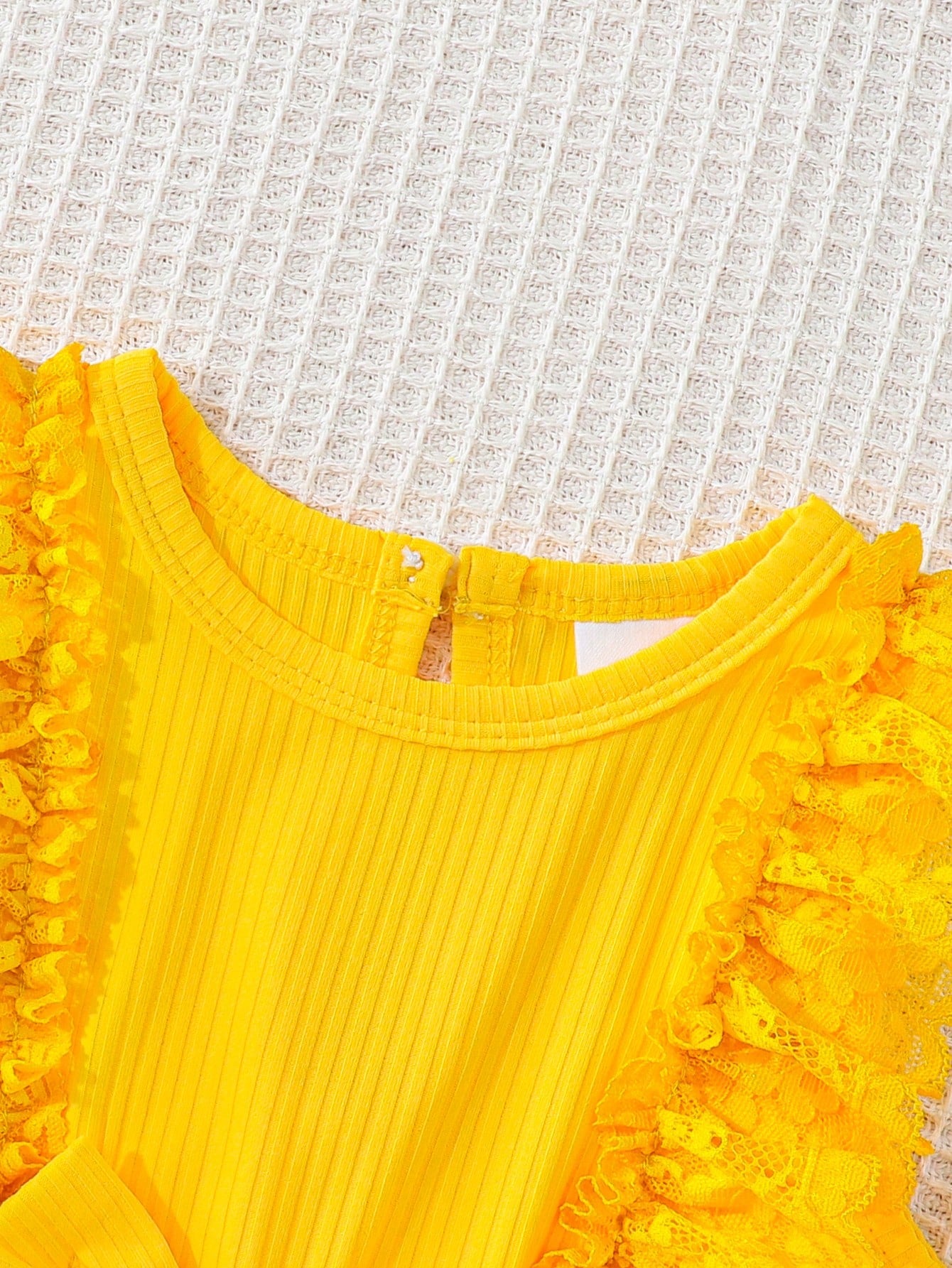 Souflis Souflis Newborn Baby Girl Summer Yellow Sweet Princess Style Lace Bow Flower Embroidery Sleeveless Jumpsuit, Loose Ruffle Edge Design, Suitable For Daily Outings, Leisure Travel, Family Gather