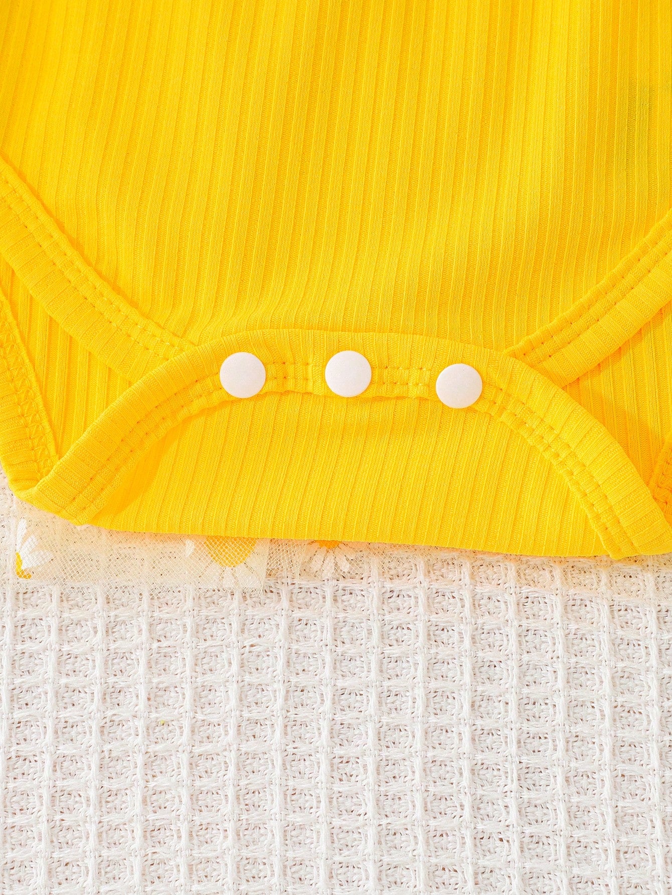 Souflis Souflis Newborn Baby Girl Summer Yellow Sweet Princess Style Lace Bow Flower Embroidery Sleeveless Jumpsuit, Loose Ruffle Edge Design, Suitable For Daily Outings, Leisure Travel, Family Gather