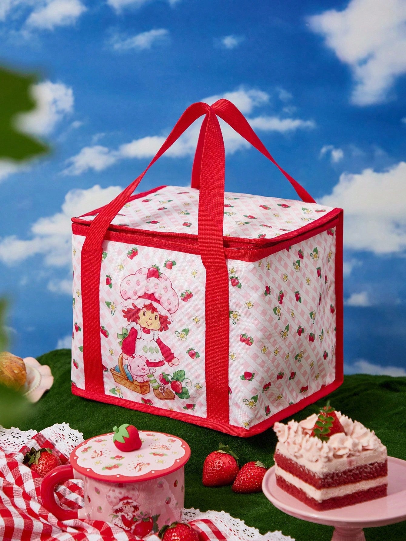 Strawberry Shortcake X 1 Pc Cute Strawberry Printed RPET Thermal Insulated Lunch Bag,Keeps Food Warm Or Cold, Picnic Bag, Large Capacity, Can Hold Lunch Boxes And Drinks, Suitable For Picnics, C