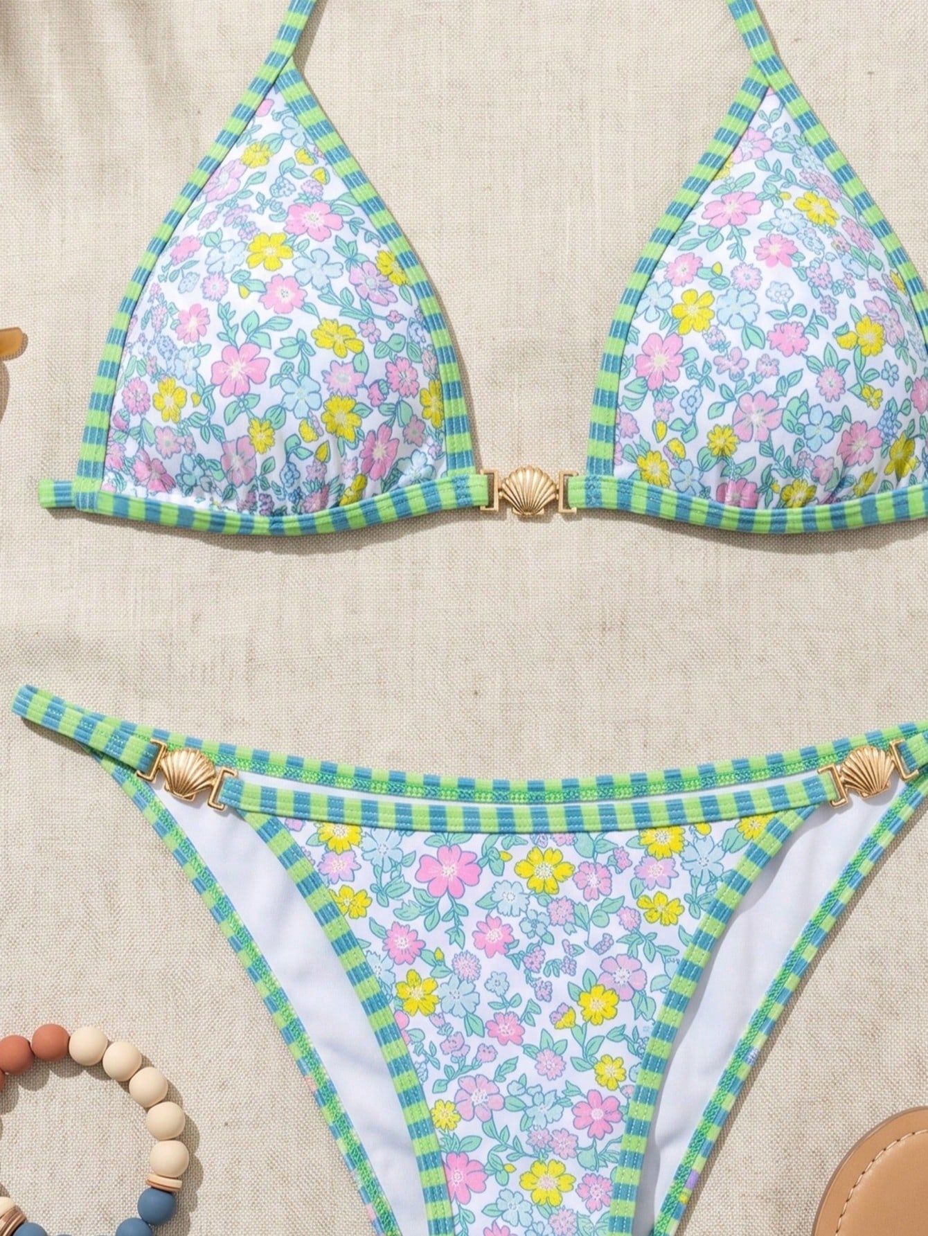 Summer New Arrival Fresh Floral Contrast Plaid Halter Bikini With Metal Shell Decor Triangle Cup Separate Swimwear, Flattering Sexy Swimwear Vacation