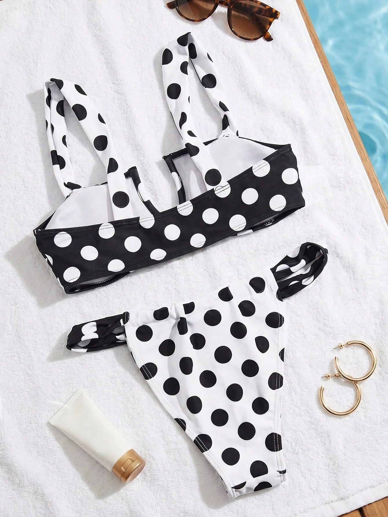 Sunnyshic Spring/Summer 2-Piece Women's Beachwear Set, Fashionable Cute Sexy Vacation Seaside Swimming Pool Party Random Print Polka Dot Black & White U-Neck Wide Strap Bandeau Top And Bikini Bottoms