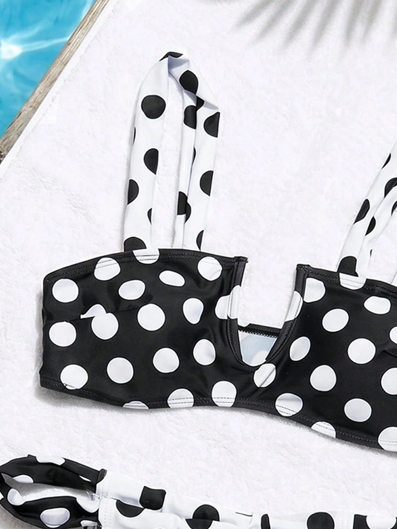 Sunnyshic Spring/Summer 2-Piece Women's Beachwear Set, Fashionable Cute Sexy Vacation Seaside Swimming Pool Party Random Print Polka Dot Black & White U-Neck Wide Strap Bandeau Top And Bikini Bottoms