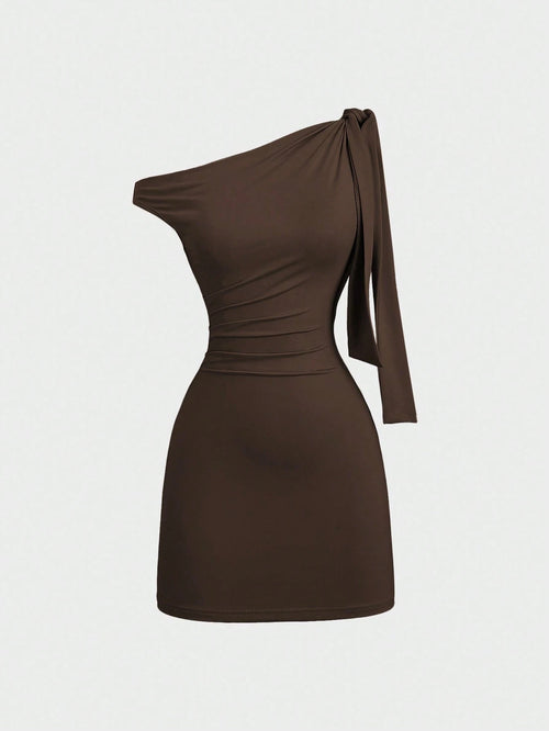 Sweetra Women's Oblique Shoulder Flounce Sexy Bodycon Dress, Waist Cinching, Bodycon, French Chic Mini Dress