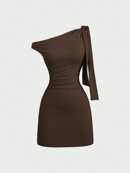 Sweetra Women's Oblique Shoulder Flounce Sexy Bodycon Dress, Waist Cinching, Bodycon, French Chic Mini Dress