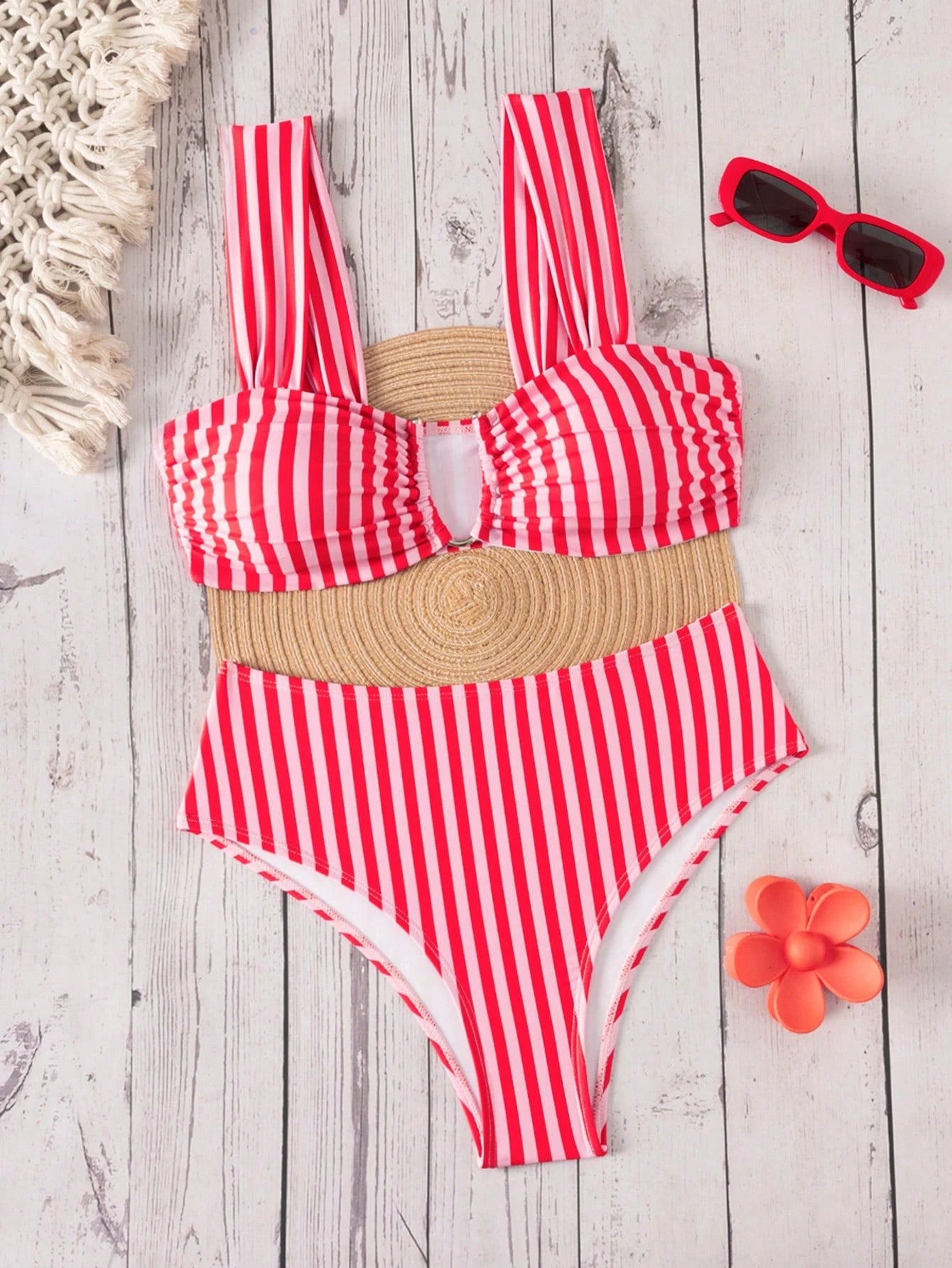 Swim Mod Springbreak Women's New Summer Random Ditsy Floral V-Neck Spaghetti Strap Sweet Floral Pattern Bikini Set