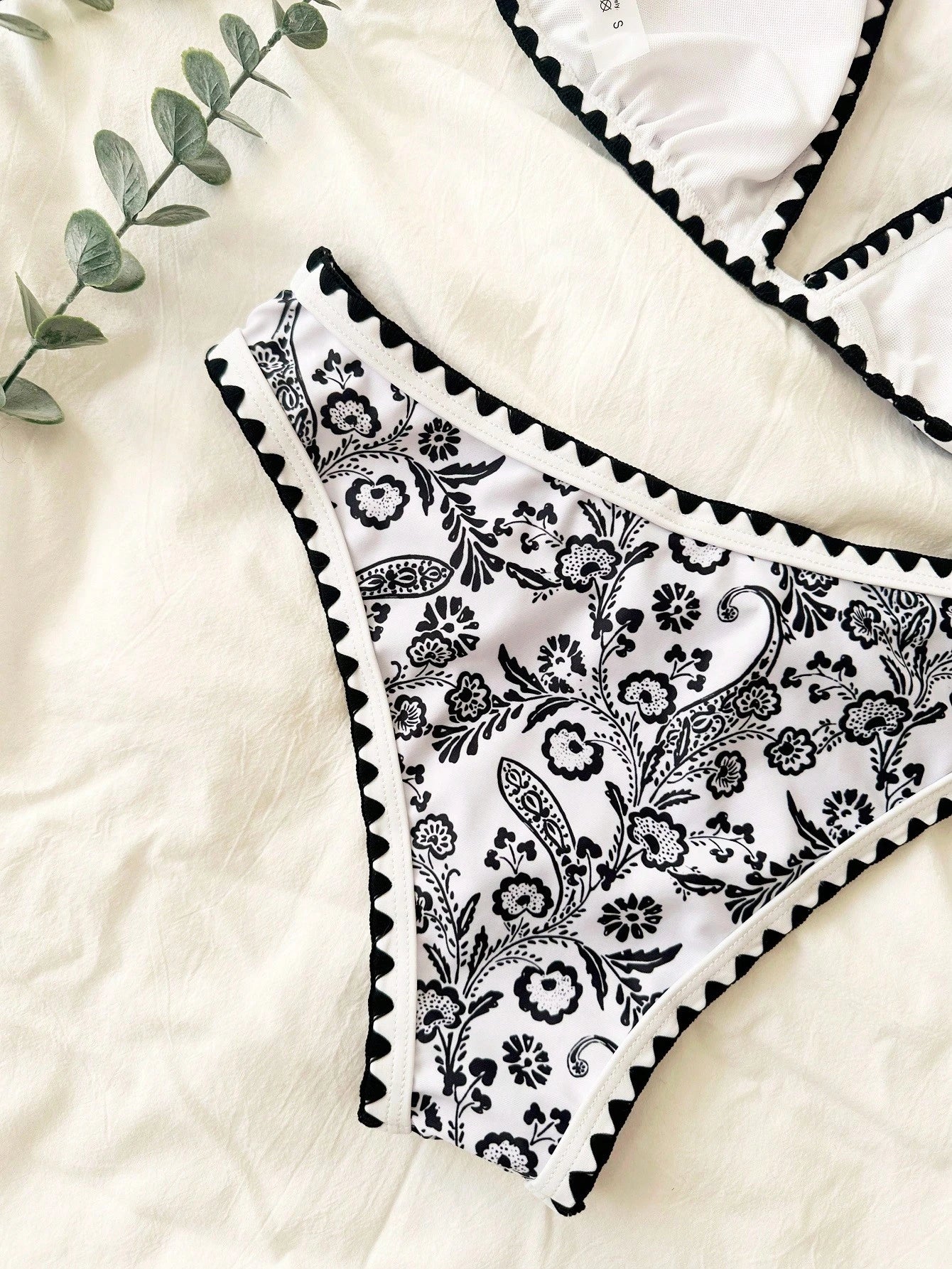 Swim Mod Summer Beach Women's Random Print Triangle Cup Bikini Set