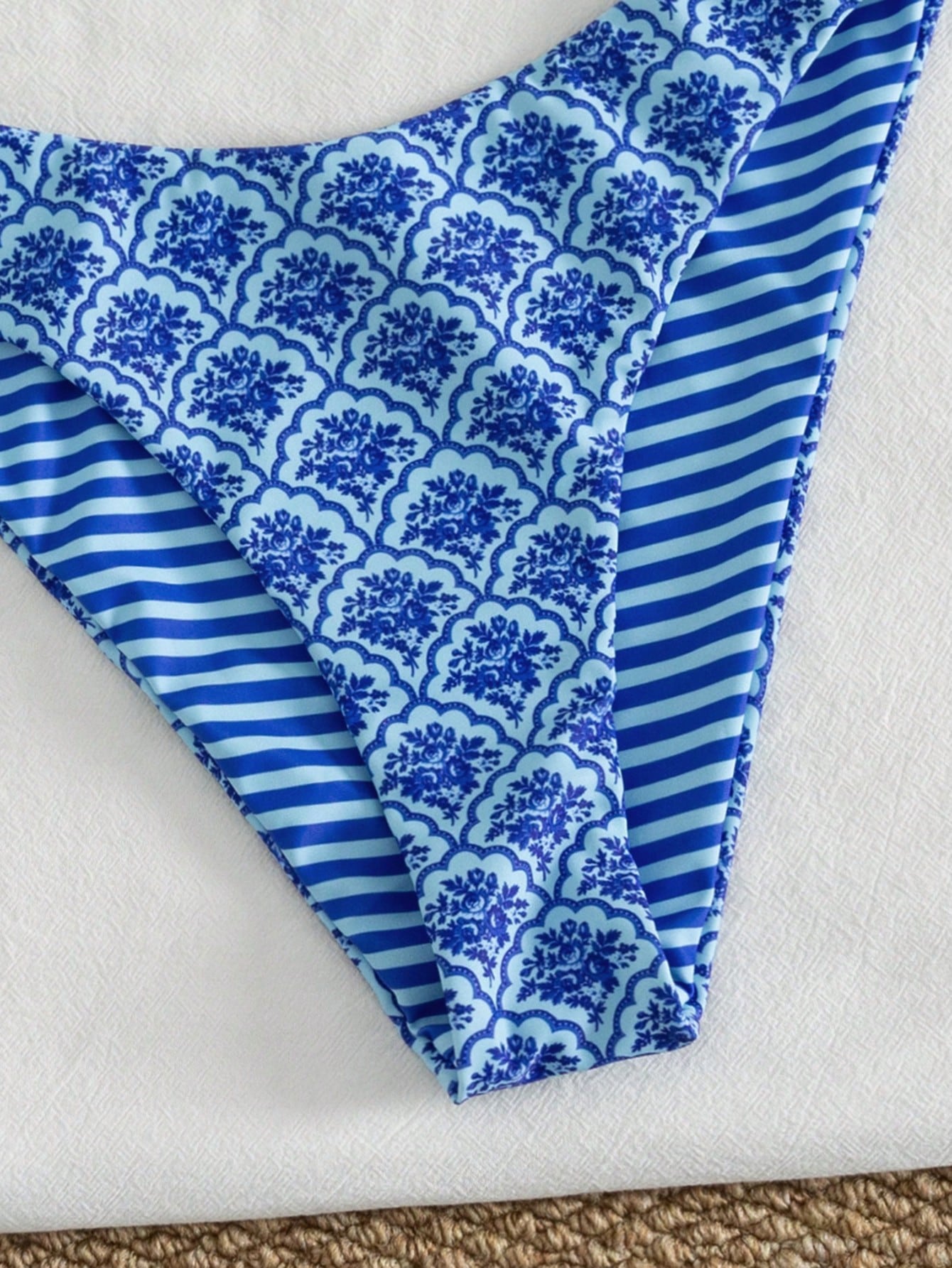 Swim Mod Women's Sweet White And Blue Flora Floral Pattern Reversible Bikini Set Beach Vacation Summer Sexy Tropical