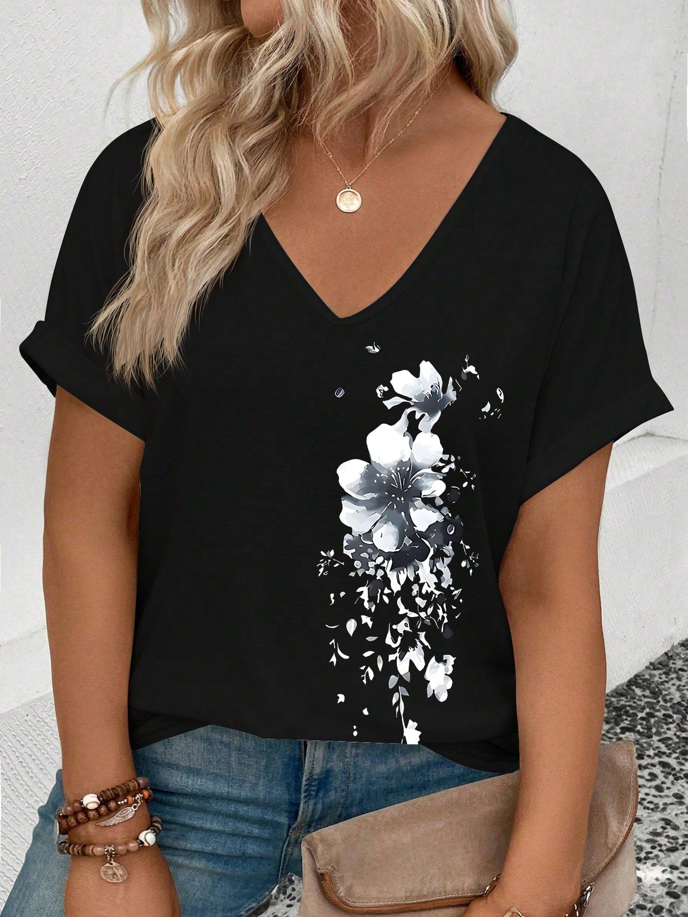 VCAY CURVE Women's Casual V-Neck Short Sleeve Cuff Ink Floral Print Plus Size T-Shirt