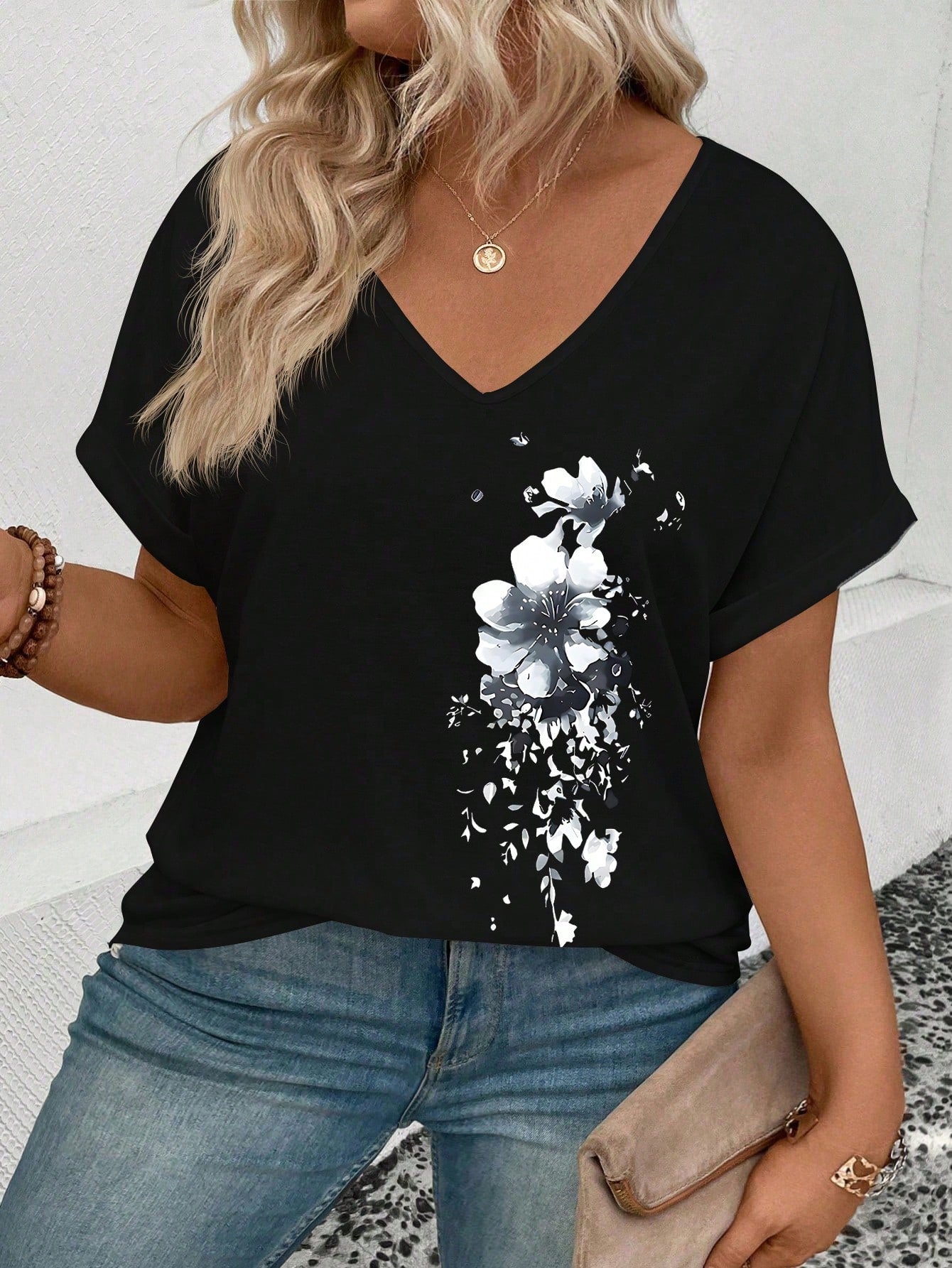 VCAY CURVE Women's Casual V-Neck Short Sleeve Cuff Ink Floral Print Plus Size T-Shirt
