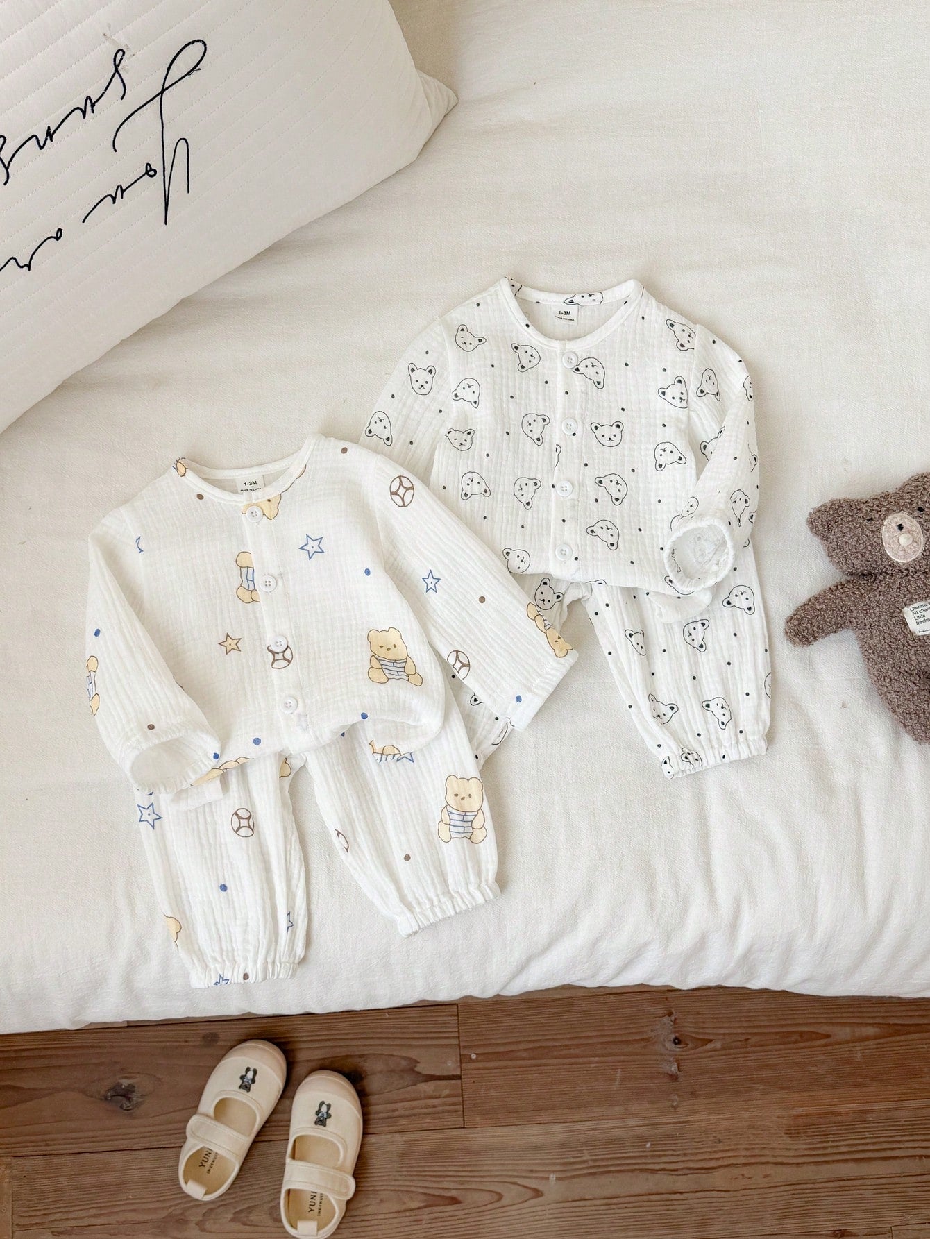 Vintaside Kids 2 Sets Newborn Spring/Summer Off-White Soft Cute Bear & Star All-Over Print Crew Neck Button-Front Long Sleeve Top And Cuffed Pants 2-Piece Set, Loose Casual Fit, Suitable For Daily Out