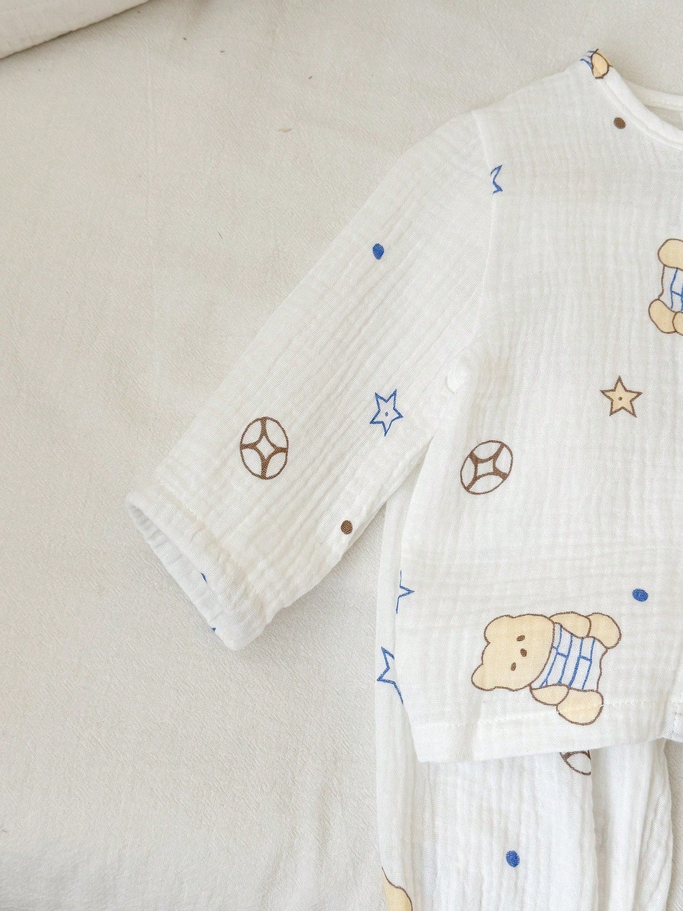 Vintaside Kids 2 Sets Newborn Spring/Summer Off-White Soft Cute Bear & Star All-Over Print Crew Neck Button-Front Long Sleeve Top And Cuffed Pants 2-Piece Set, Loose Casual Fit, Suitable For Daily Out