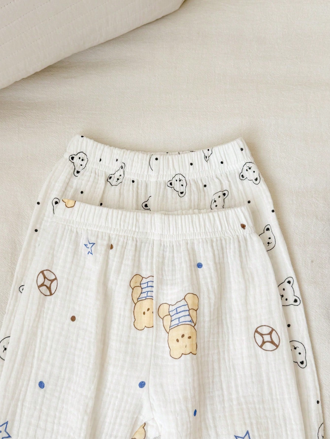 Vintaside Kids 2 Sets Newborn Spring/Summer Off-White Soft Cute Bear & Star All-Over Print Crew Neck Button-Front Long Sleeve Top And Cuffed Pants 2-Piece Set, Loose Casual Fit, Suitable For Daily Out