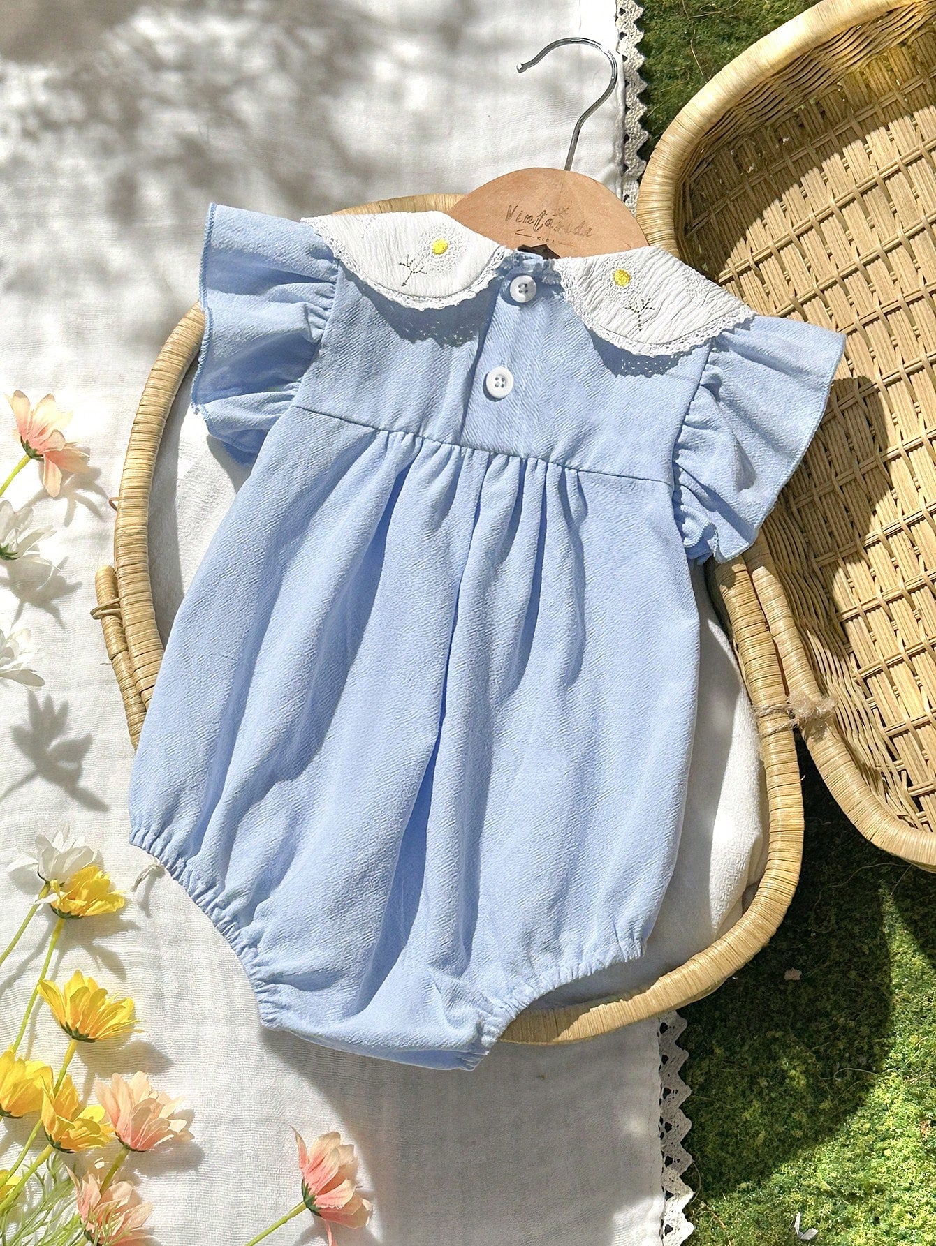 Vintaside Kids Baby Girls Spring/Summer Pure Apricot Romper, Cherry Embroidery Detail At Neckline, Sweet Minimalist Style, Comfortable Fit, Suitable For Daily Outings, Home Leisure, Casual Gatherings