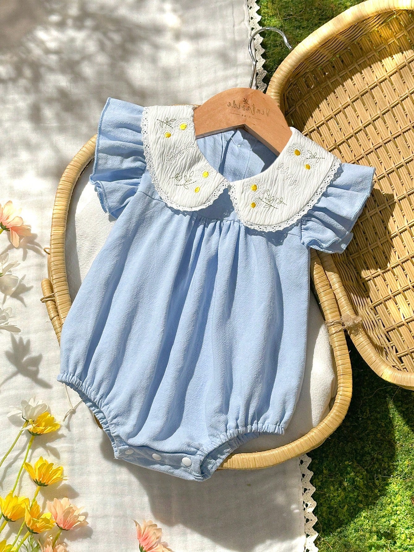 Vintaside Kids Baby Girls Spring/Summer Pure Apricot Romper, Cherry Embroidery Detail At Neckline, Sweet Minimalist Style, Comfortable Fit, Suitable For Daily Outings, Home Leisure, Casual Gatherings