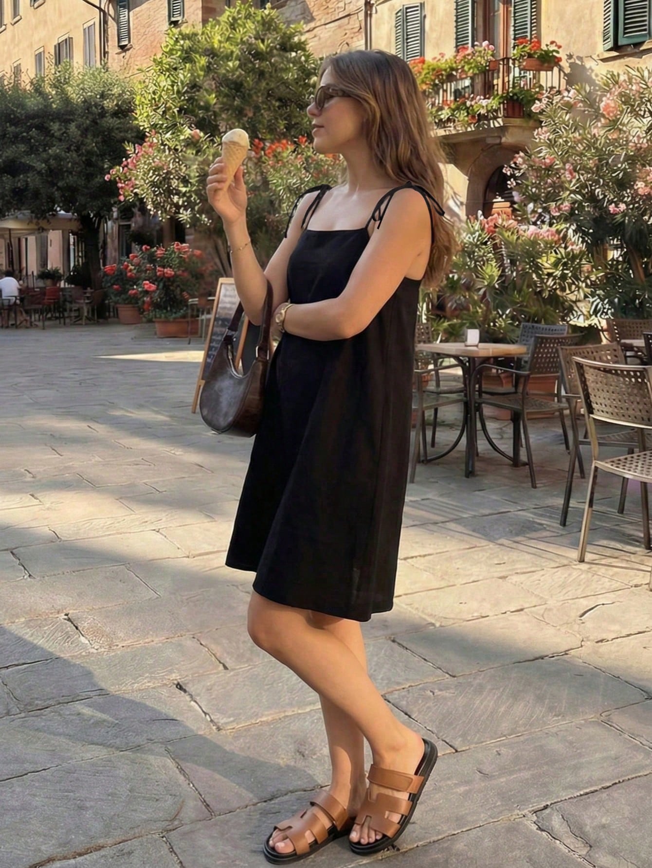 Women's Casual Elegant Black Spaghetti Strap Square Neck Sleeveless Mini Sun Dress, Flared Hem Design, Suitable For Party Wear Summer
