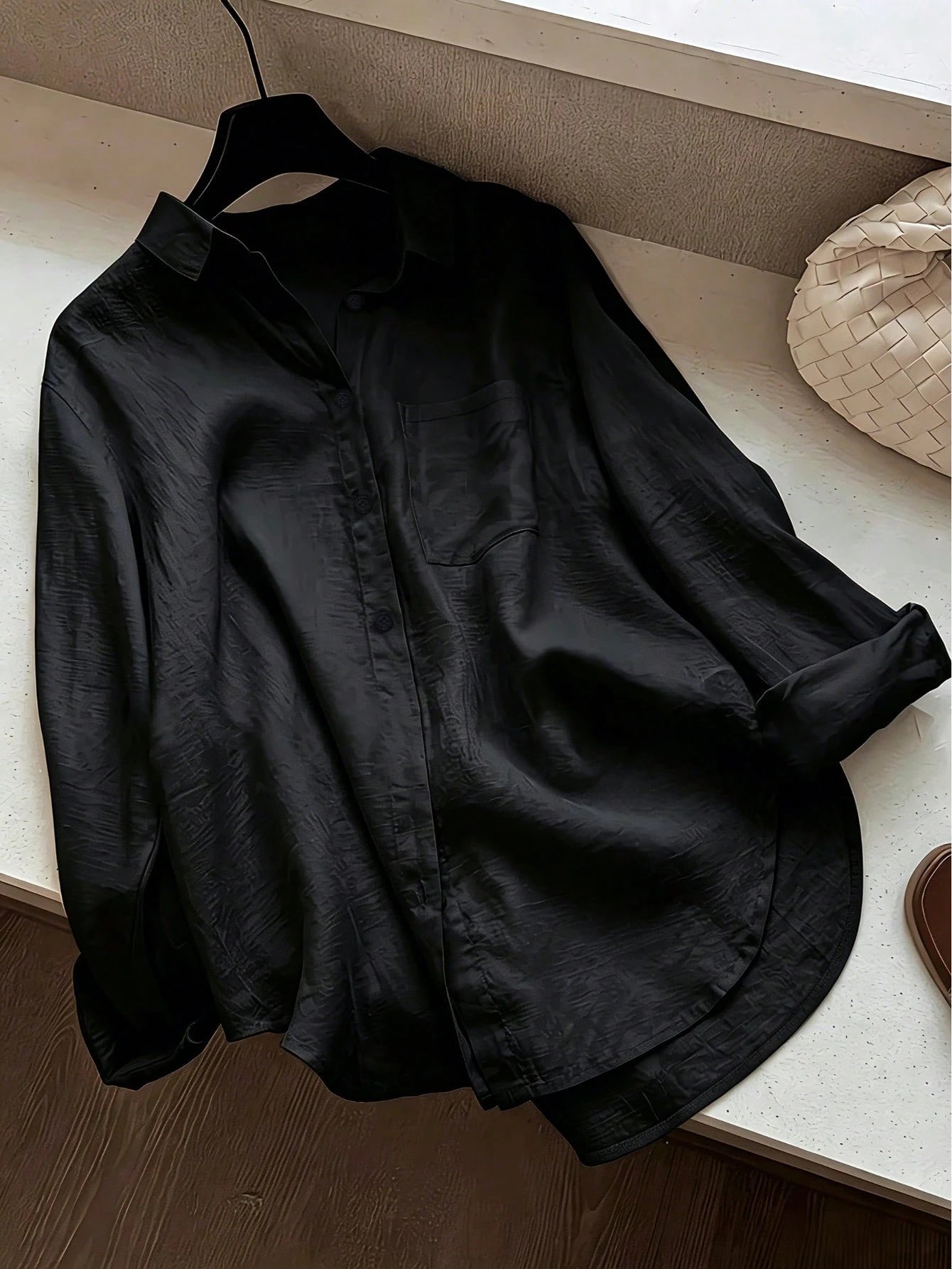 Women's Casual Solid Color Front Button Curved Hem Shirt Black Spring