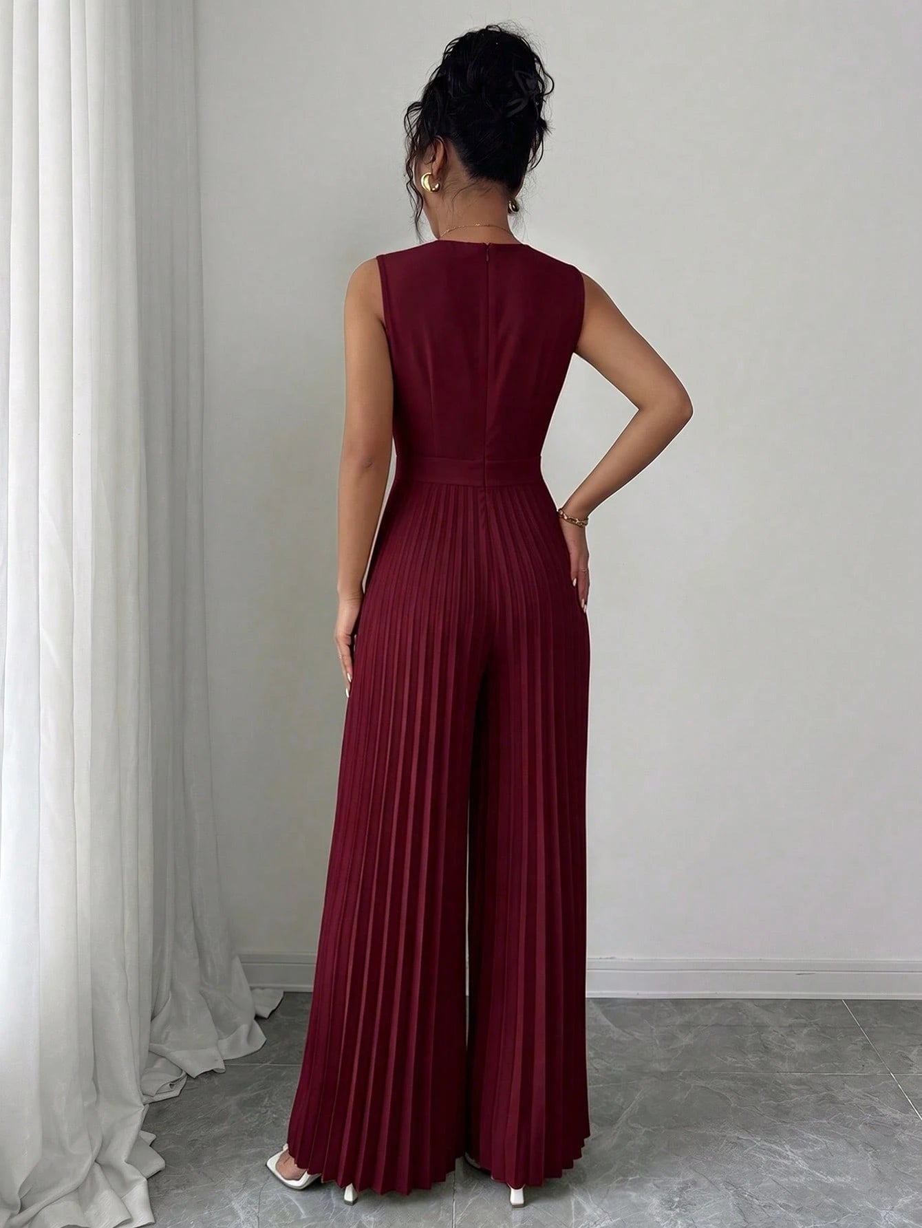 Women's Spring/Summer Elegant Commuter Yellow V-Neck Sleeveless Metal Buckle Pleated Ruched Waist Fitted Slim Jumpsuit