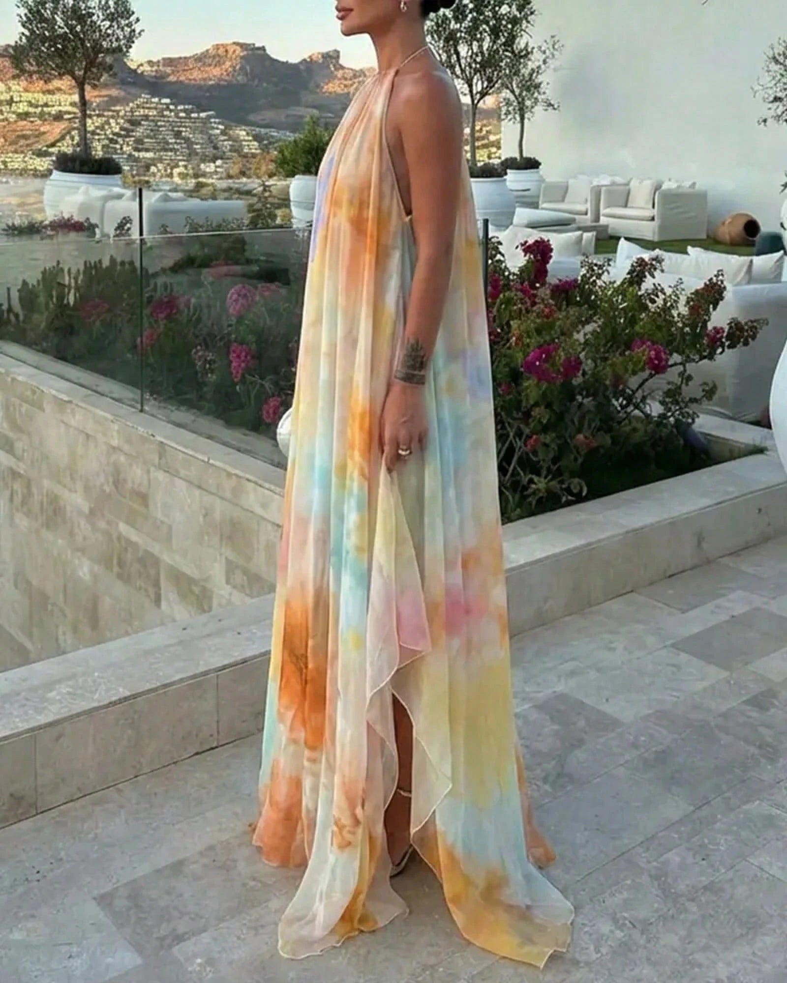 Women's Tie Dye Chiffon Maxi Dress- Halter Neck Backless Flowy A-Line Long Dress Sunset Gradient Print Vacation Summer Beach Dress For Women